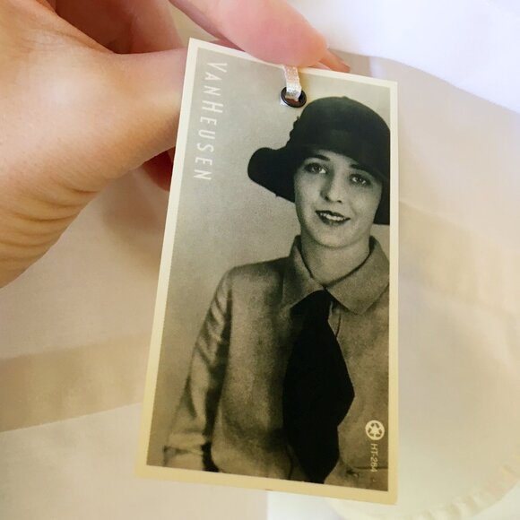 Van Heusen Crisp White Button Down - NWT - Small Flaw - Picture 6 of 7